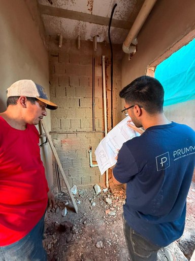 Chuveiro instalado com manômetro de teste